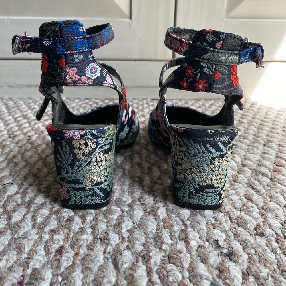 Indigo Rd. Navy Blue Tapestry Slingback Block Heels - Picture 5 of 5